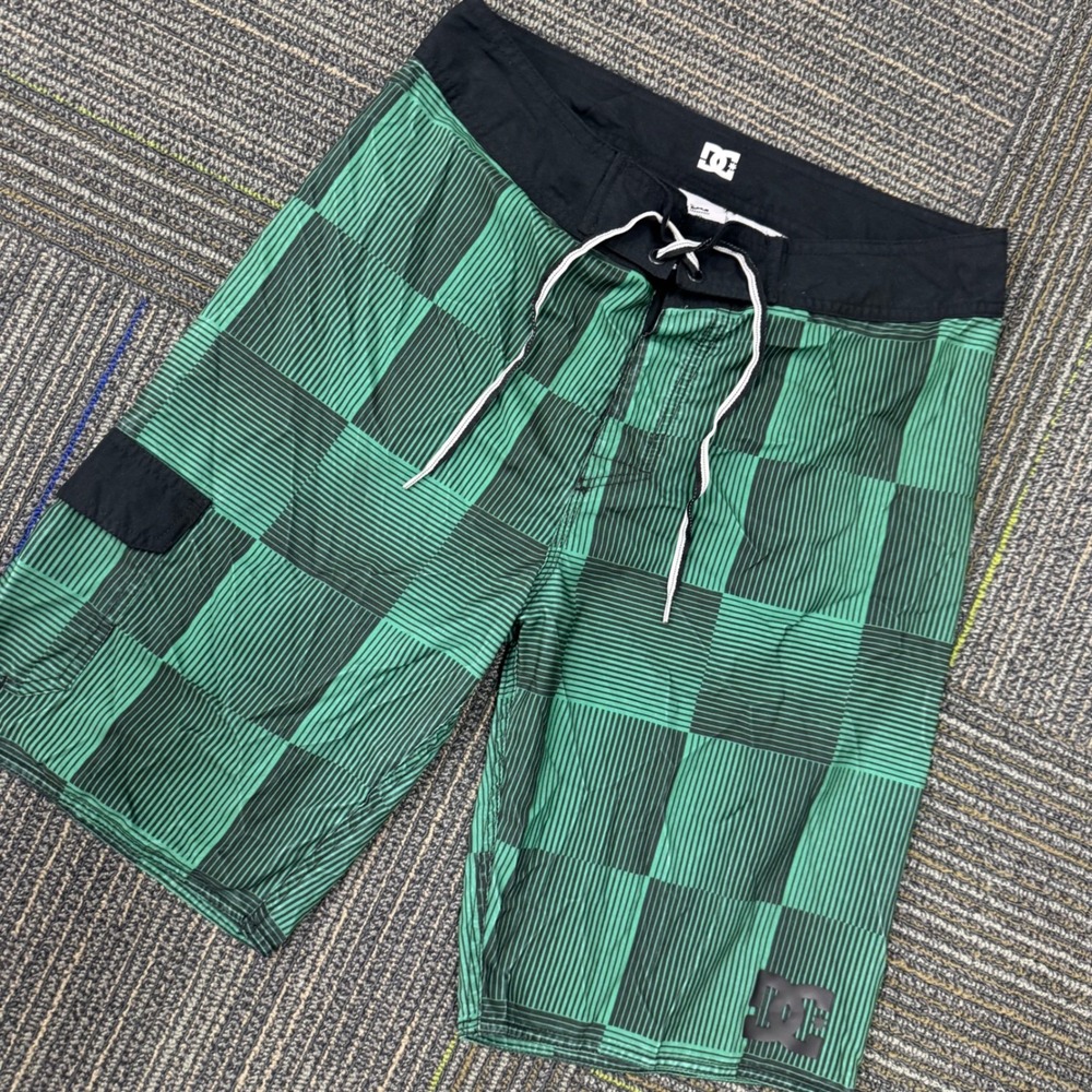DC Shoes Board Shorts Mens 30 Green Black Checkered Striped Swim‎ Trunks EUC
